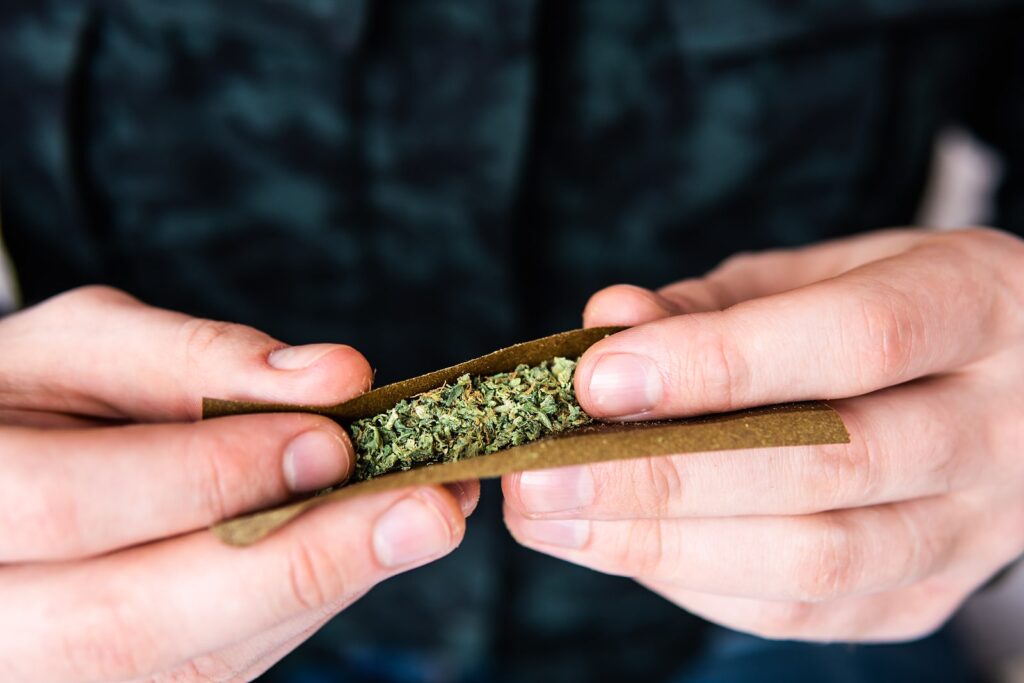 How To Roll a Blunt - A Step By Step Guide for Blunt Rolling
